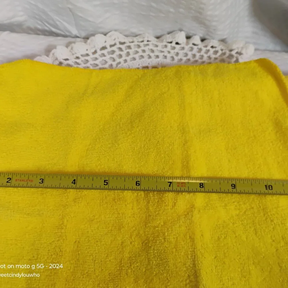 vintage St. Mary's brand bright yellow washcloths set of 2 bright yellow w lace